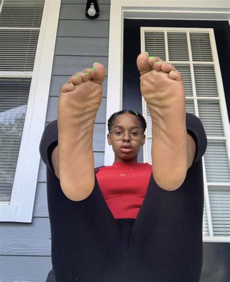 Ebony Feet Pictures